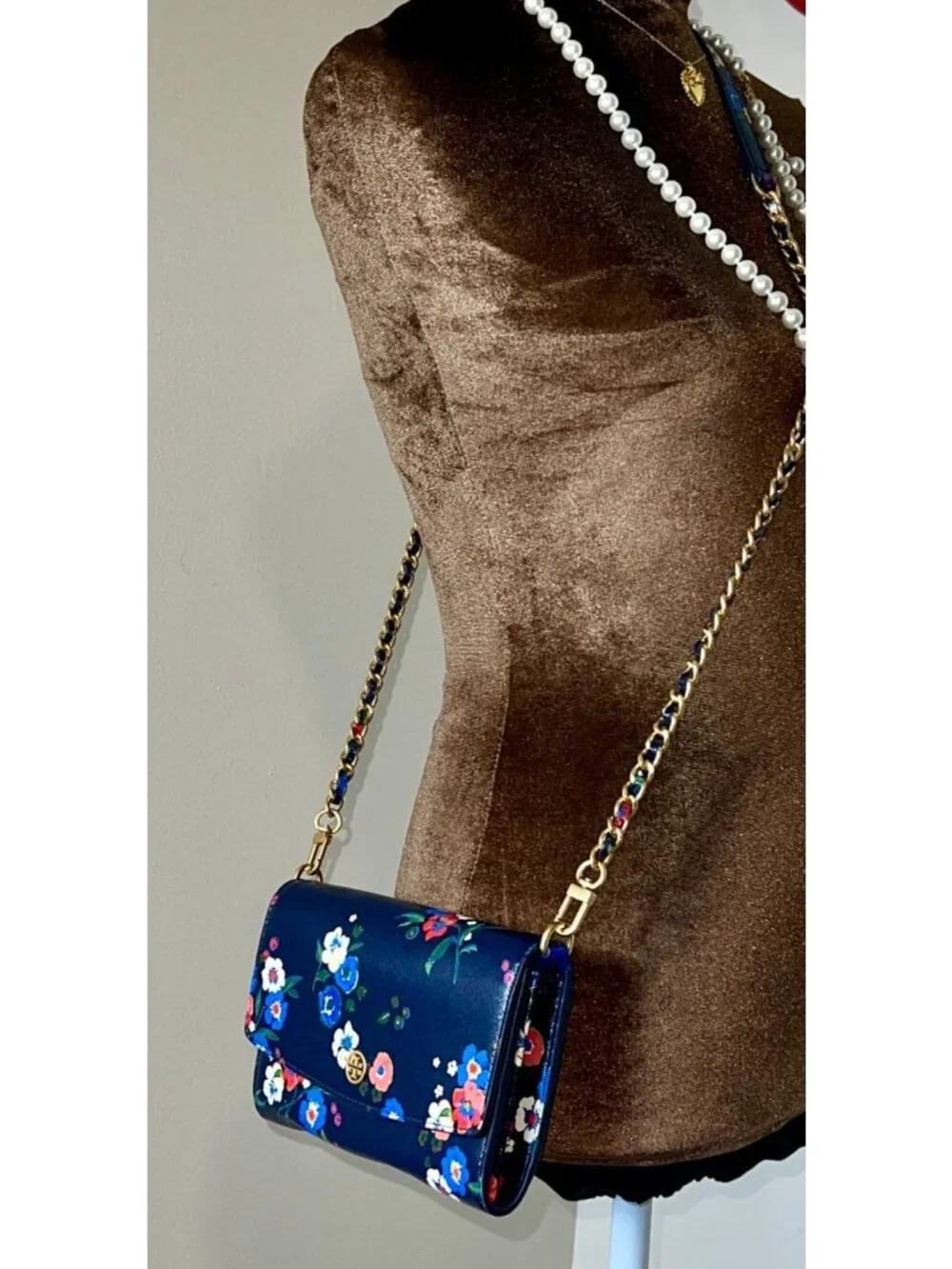 Adorable Tory Burch Dark Blue and Floral Robinon Shoulder Bag/Crossbody